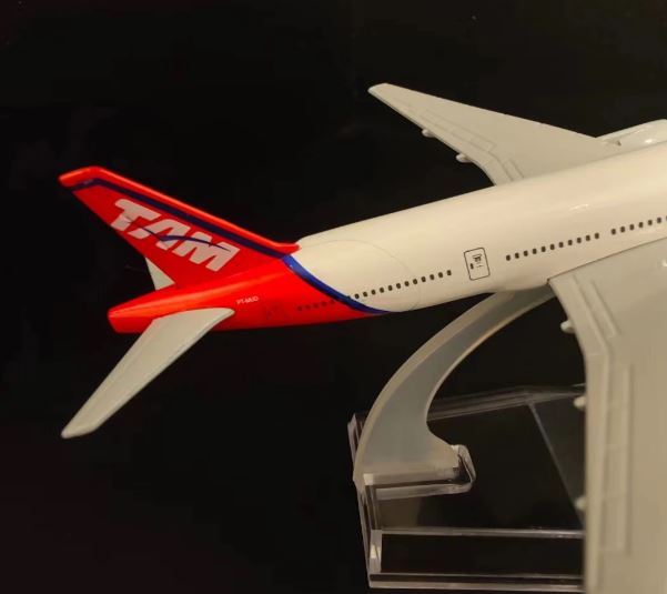 Avião TAM em Miniatura